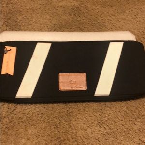 Tie carrier for travel